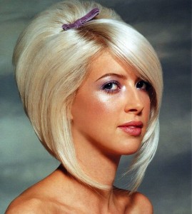 Стильная прическа для средней длины волос